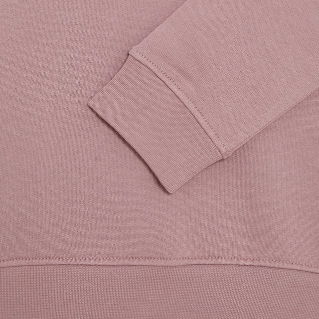 Round neck.Ribbed cuffs and hem.Retro-inspired triangle stitch detail at the neckline.Signature Golden Eagle on the chest.Regular fit.