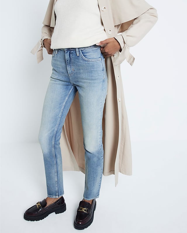 Slim fit, High rise, Ankle grazers, Classic 5 pockets, Denim fabric, Belt loops, Button and zip fastening