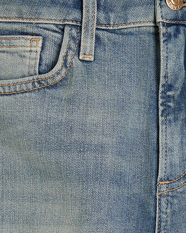 Slim fit, High rise, Ankle grazers, Classic 5 pockets, Denim fabric, Belt loops, Button and zip fastening