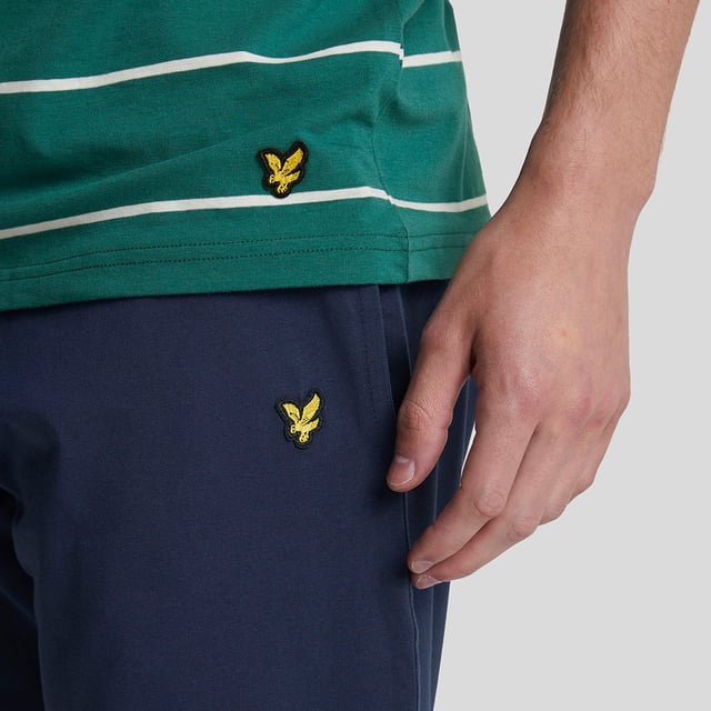 Branded elasticated waistband.Side pockets.Embroidered branding.Regular fit.
