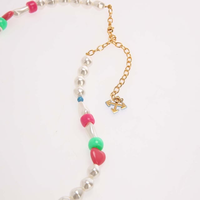 Off White Fun Pearl and Beads Necklace.- Faux-pearl and multicolour beads.- Signature Arrows motif.- Lobster claw fastening.- Presented in branded gift box.- Material 1: 100% Glass.- Material 2: 100% Brass.- Details: 100% Polymethylmethacrylate. Ref: OWOB0810018400.