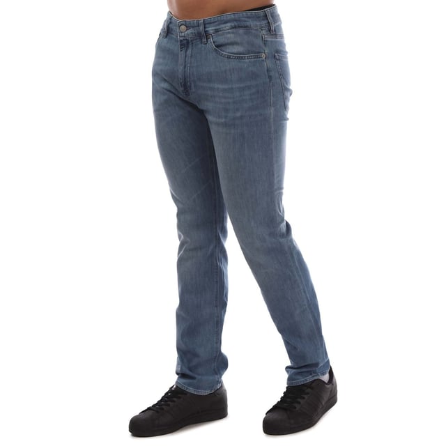 Men's Boss Maine Slim-Fit Jeans. Zip fly and button fastening.- 5 pocket design.- Belt loops.- Leather badge on the waistband.- Slim fit. Material: 92% Cotton, 6% Elastomultiester, 2% Elastane. Ref: 50440761442.