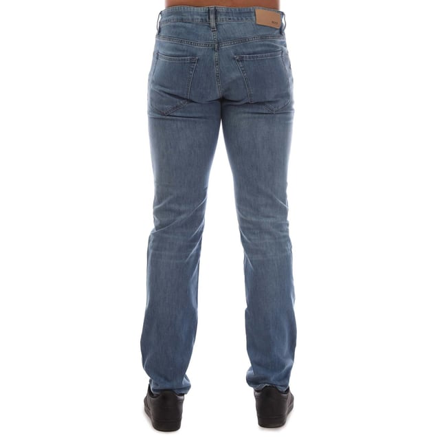 Men's Boss Maine Slim-Fit Jeans. Zip fly and button fastening.- 5 pocket design.- Belt loops.- Leather badge on the waistband.- Slim fit. Material: 92% Cotton, 6% Elastomultiester, 2% Elastane. Ref: 50440761442.