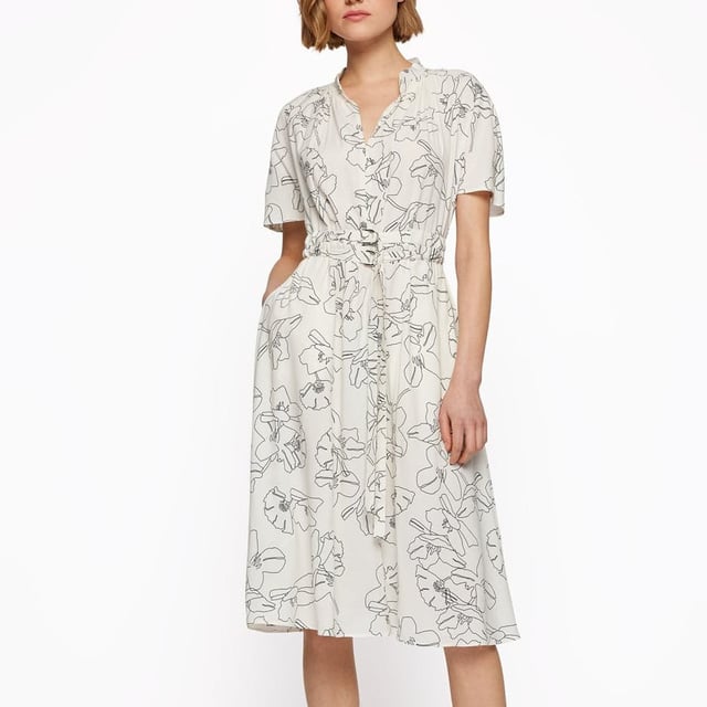 Women's Boss Dalluah Dress. A short-sleeved dress in a straight fit by BOSS Womenswear. Printed all over with a floral motif for modern impact, this elegant dress has a V neckline and a double belt for definition at the waist. Pairs well with low-heeled shoes and a classic jacket for a more understated look.- Regular fit with print.- Stand-up collar.- V-neck.- Small pleats along the shoulder line.- Short one-piece sleeves.- Matching belt that accentuates the waist. Material: 52% Viscose, 48% Cupro. Ref: 50472222962.