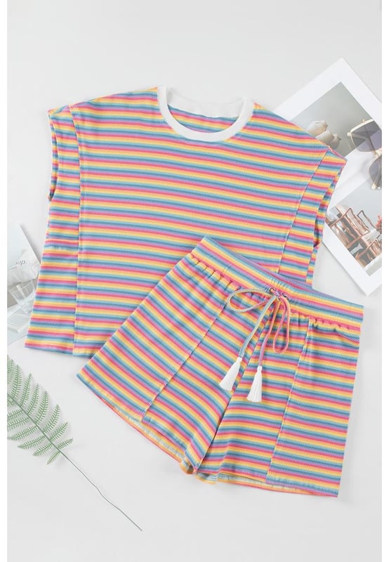 Our styles are designed with a trendy fitted look in mind following an international size standard. For the best fit we suggest choosing one size up from your usual. Be sure to check our sizing chart to find your perfect match!
  Classic shorts set for summer with a stylish striped print
  Crew neck t
  shirt with a relaxed fit
  Shorts with a tasseled drawstring
  Breathable fabric for all
  day comfort
  Versatile set perfect for casual outings or lounging at home
  Effortlessly chic for a relaxed look
Material: 95% Cotton 5% Elastane