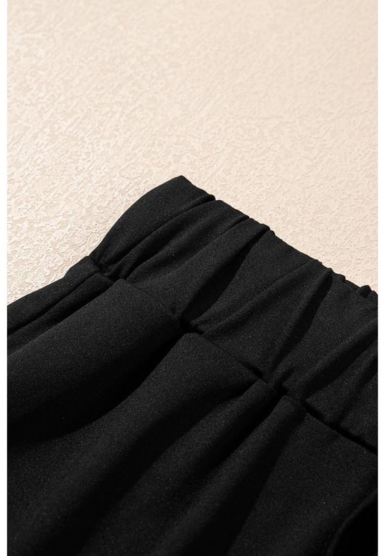 Our styles are designed with a trendy fitted look in mind following an international size standard. For the best fit we suggest choosing one size up from your usual. Be sure to check our sizing chart to find your perfect match!
  Stylish contrast trim design creates a modern look
  Includes a classic tee and matching shorts
  Soft breathable fabric for all
  day comfort
  Relaxed fit for ease of movement
  Versatile set perfect for lounging or casual outings
  Available in various sizes and colors
Material: 95% Polyester 5% Elastane