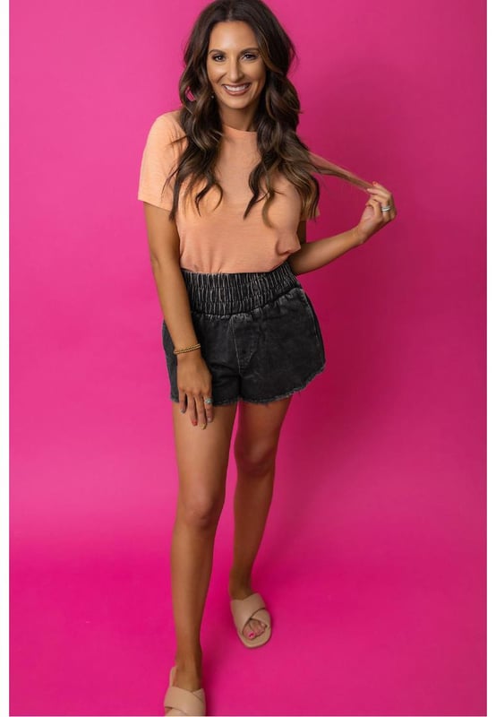 Trendy smocked high waist design
  Mineral washed finish for a cool and laid
  back vibe
  Raw edges for an edgy and carefree feel
  Perfect for a laid
  back day with a casual tee and sneakers
  Available in sizes 6
  16 with medium
  high elasticity
Material: 71% Cotton 27.5% Polyester 1.5% Elastane