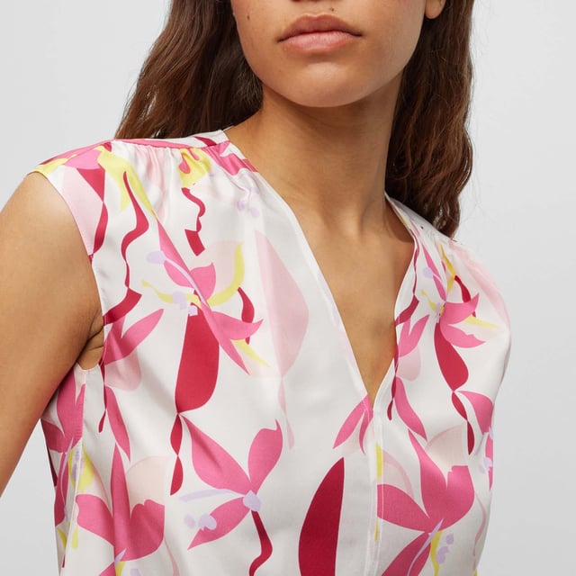 Women's Boss Iore Top. V-Neck.- Cap sleeves.- Floral print.- Dry clean. Material: 100% Silk. Ref: 50491362962.