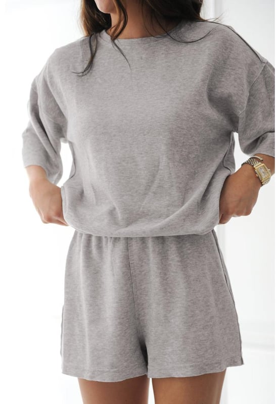 Solid color design offers a timeless and versatile look
  Loose tee provides a relaxed and comfortable fit on hot days
  Set includes matching shorts for a coordinated and effortless style
  Made from soft breathable fabric for all
  day comfort
Material: 75% Polyester 20% Viscose 5% Elastane