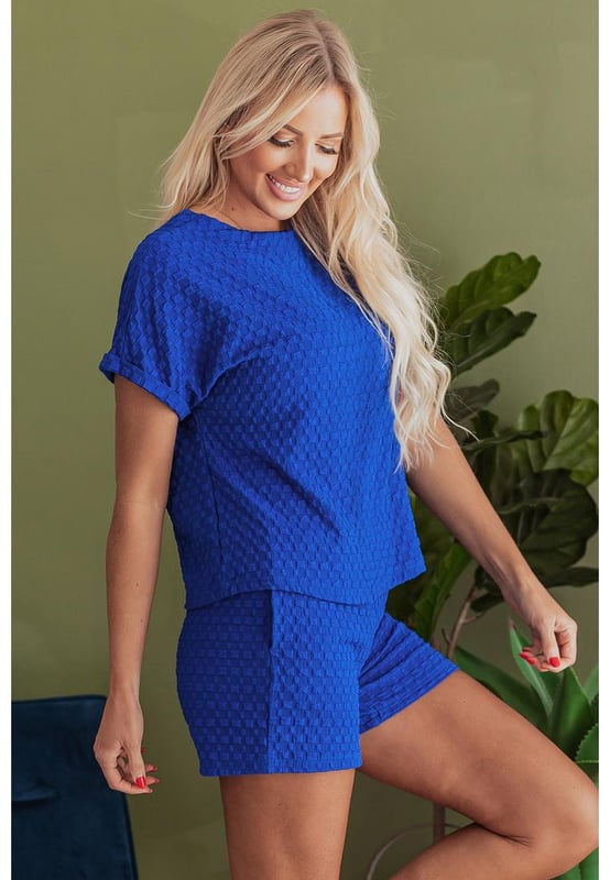 Our styles are designed with a trendy fitted look in mind following an international size standard. For the best fit we suggest choosing one size up from your usual. Be sure to check our sizing chart to find your perfect match!
  Jacquard textured fabric for a unique wear
  Loose fit tee with cuffed sleeves
  Decorative button details
  Matching shorts with elastic waist
  Side pockets for convenience
  Suitable for various occasions
Material: 95% Polyester 5% Elastane