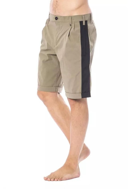 Casual and comfortable shorts for men
  Made from high
  quality cotton
  Elastic waistband for a comfortable fit
  Loose fit for easy movement
  Versatile and can be paired with a variety of tops and shoes
Material: 81% Cotton 15% Polyamide 4% Elastane