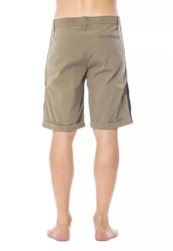 Casual and comfortable shorts for men
  Made from high
  quality cotton
  Elastic waistband for a comfortable fit
  Loose fit for easy movement
  Versatile and can be paired with a variety of tops and shoes
Material: 81% Cotton 15% Polyamide 4% Elastane