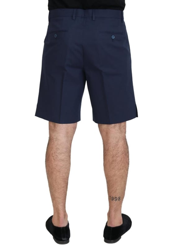 100% authentischen Dolce & Gabbana Shorts  
Chino-Stil mit regulärer Passform  
Blaue Farbe  
Hergestellt aus 89% Baumwolle, 9% Seide und 2% Elasthan  
Zwei vordere und zwei hintere Taschen  
Logo-Details  
Hergestellt in Italien  
Material: 89% Baumwolle, 9% Seide, 2% Elasthan