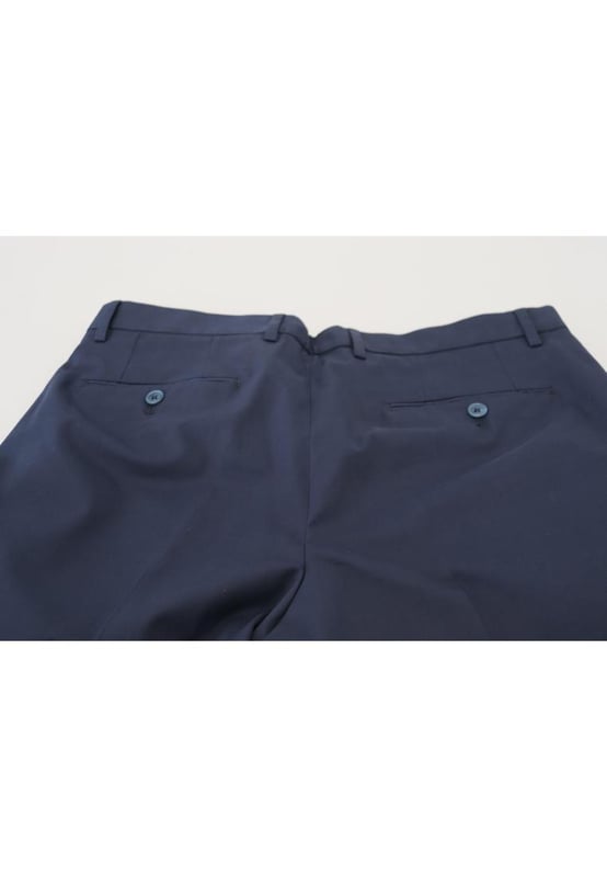 100% authentischen Dolce & Gabbana Shorts  
Chino-Stil mit regulärer Passform  
Blaue Farbe  
Hergestellt aus 89% Baumwolle, 9% Seide und 2% Elasthan  
Zwei vordere und zwei hintere Taschen  
Logo-Details  
Hergestellt in Italien  
Material: 89% Baumwolle, 9% Seide, 2% Elasthan