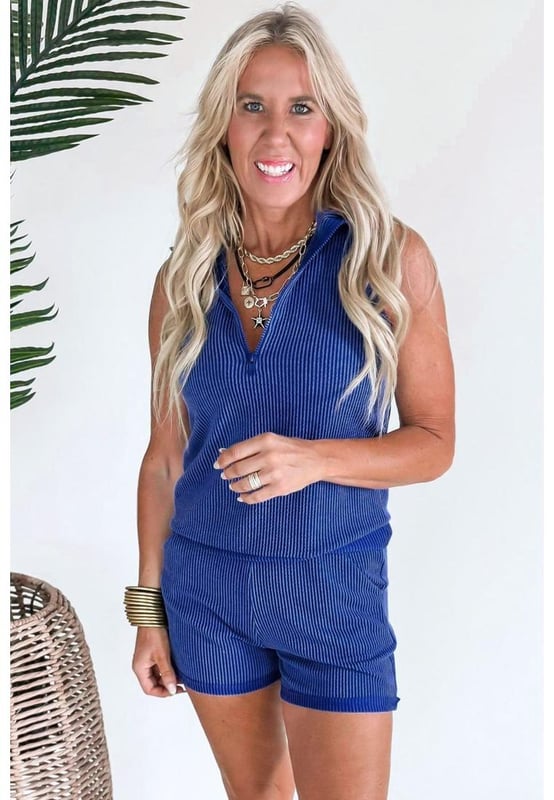 Two
  piece outfit
  High
  quality fabric with corded texture
  Collared tank top
  Matching pocketed shorts
  Half
  zipped high collar design
Material: 75% Polyester 20% Viscose 5% Elastane