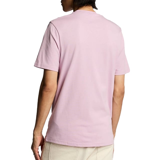 Lyle and Scott Men's T-Shirts
Style Code: TS400VOG
100% BCI cotton
190 gsm single jersey fabric
Set-in sleeves
Stitched sleeves and hem
Superior cut
Made in India
Short Sleeve
Crew Neck
Brand Logo on Chest
Breathable
Ribbed Neck, Hem and Cuffs
Soft Cotton Fabric
Regular Fit
Ideal for Casual Wear
Excellent Quality
Machine Washable