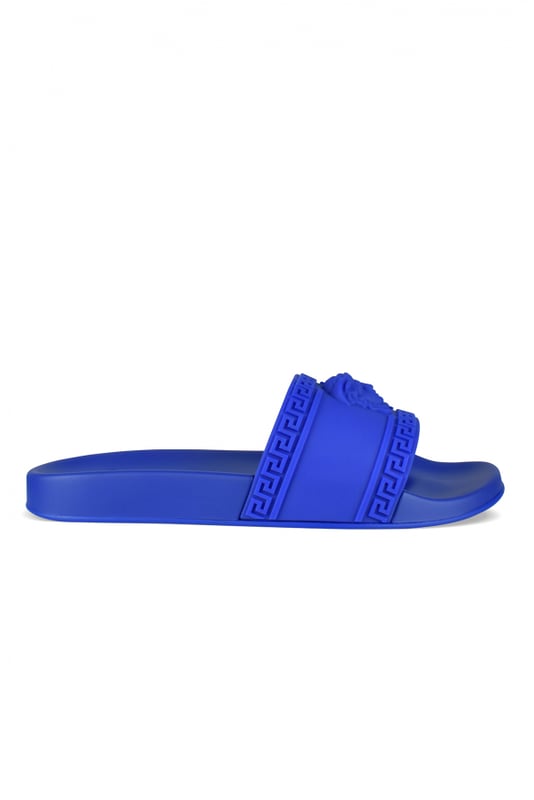 Versace Chanclas Medusa Azul Chanclas Versace Medusa de goma azul real.Correa con Medusa en relieve.Suela plana de goma.Made in Italy.