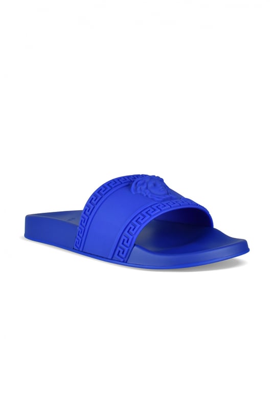 Versace Chanclas Medusa Azul Chanclas Versace Medusa de goma azul real.Correa con Medusa en relieve.Suela plana de goma.Made in Italy.