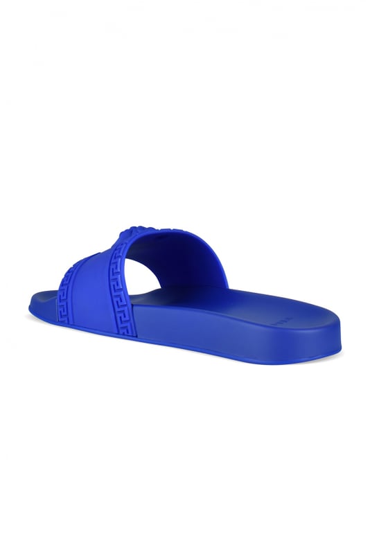 Versace Chanclas Medusa Azul Chanclas Versace Medusa de goma azul real.Correa con Medusa en relieve.Suela plana de goma.Made in Italy.