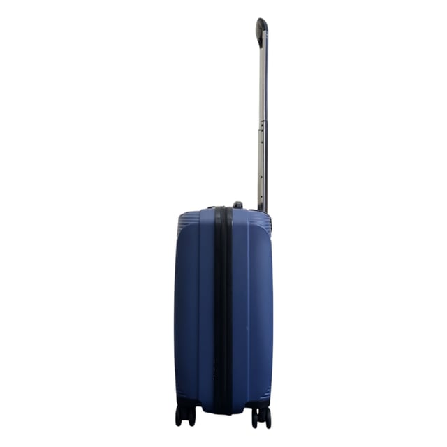 Maleta de cabina rígida expandible de PP de 55 x 39 x 24 cm. Apta para Easyjet y Ryanair. Viaje con confianza y estilo con esta maleta de cabina rígida expandible. Diseñada para ofrecer el máximo espacio, seguridad y durabilidad, esta maleta es perfecta para cualquier viaje, ya sea una escapada corta o unas vacaciones prolongadas. Características: • Construcción rígida duradera: el exterior resistente a los impactos protege sus pertenencias, incluso en los viajes más difíciles. • Capacidad expandible: expanda fácilmente su equipaje hasta un 20% con la función de expansión con cremallera, creando espacio adicional para recuerdos y más. • Cerradura de combinación TSA: la seguridad incorporada garantiza que sus objetos de valor se mantengan seguros y cumple con los estándares de seguridad de viaje para facilitar el acceso al aeropuerto. • Sistema giratorio de 4 ruedas: deslícese sin esfuerzo por aeropuertos o estaciones de tren abarrotados con una suave maniobrabilidad de 360°, que ofrece mayor estabilidad y manejo. Tamaño y especificaciones: • Cabina: 55 x 39 x 24 cm (se expande a 29 cm) | Peso: 2.7 kg | Capacidad: 50 L