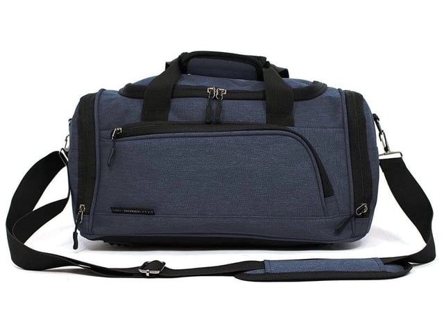 Bolsa de viaje Holdall Carry On 40x 20 x 25 cm debajo del asiento para Ryanair, Easy Jet COMPATIBLE CON RYANAIR: diseñada específicamente para cumplir con los requisitos de equipaje de mano gratuito de Ryanair, lo que le ayuda a evitar cargos por equipaje adicional. También aprobada para cabina por otras aerolíneas importantes como British Airways, Emirates, Lufthansa, Virgin Atlantic, KLM y más. APROBADO PARA CABINA PARA LA MAYORÍA DE LAS AEROLÍNEAS: aprobado para uso en cabina con las principales aerolíneas, incluidas British Airways, Ryanair, EasyJet, Emirates, Jet2, KLM, Virgin Atlantic y otras. FIJACIÓN SEGURA: la correa trasera se ajusta de forma segura sobre cualquier asa telescópica de maleta. Simplemente suelte la tira de velcro y deslice la correa sobre el asa para un ajuste perfecto. ULTRALIGERA: hecha de material de poliéster ligero, esta bolsa pesa solo 350 g, lo que le permite maximizar su capacidad de empaque. CORREA DE HOMBRO AJUSTABLE: La correa ajustable para el hombro se puede extender hasta 105 cm (41 pulgadas) para un ajuste personalizado. DIMENSIONES: Alto: 20 cm | Ancho: 40 cm | Fondo: 25 cm. Capacidad: 20 litros.
