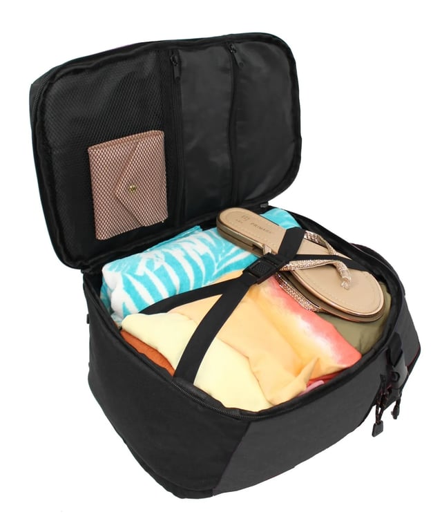 Mochila de cabina de 40 x 20 x 25 cm para Ryanair y Easy Jet. Mochila Mochila 40x20x25 cm Bolsa de viaje debajo del asiento para Easy Jet, Ryanair · MOCHILA HOMOLOGADA PARA CABINA DE RYANAIR: nuestras maletas de cabina tienen el tamaño perfecto para permitir el equipaje de mano gratuito en las principales aerolíneas como Ryanair, EasyJet, British Airways, Etihad, Emirates y más. Con unas medidas de 40x20x25 cm, esta bolsa debajo del asiento ofrece una espaciosa capacidad de 20 L con un peso de tan solo 625 g, lo que hace que viajar sea sencillo y sin estrés con una amplia compatibilidad con las aerolíneas. · DISEÑO ESPACIOSO Y CÓMODO: el espacioso compartimento principal se abre como una maleta e incluye correas elásticas interiores para mantener sus artículos seguros. Los dos bolsillos interiores con cremallera ayudan a organizar las pertenencias más pequeñas, y un asa superior incorporada facilita el viaje, lo que convierte a esta mochila en una compañera ideal. · ALMACENAMIENTO ORGANIZADO Y SEGURO: mantenga sus objetos de valor seguros con un compartimento trasero acolchado antirrobo para computadora portátil. La mochila también cuenta con dos bolsillos laterales con cremallera y tres bolsillos frontales, que ofrecen amplio espacio para tu pasaporte, billetera, iPad, libretas, bolígrafos, teléfono y más. · PERFECTA PARA VIAJES CORTOS O LARGOS: Diseñada con correas de hombro gruesas y suaves y acolchado de espuma, esta mochila garantiza la máxima comodidad. Desliza fácilmente la correa de equipaje sobre el asa de tu maleta para navegar por los aeropuertos con facilidad. Su diseño estructurado, con acolchado en todos los lados, mantiene la mochila en su forma, ya sea vacía o completamente cargada. · VIAJA CON COMODIDAD Y FACILIDAD: Ideal tanto para escapadas cortas como para viajes largos, esta mochila ofrece la máxima comodidad con correas de hombro acolchadas y soporte para la espalda. Deslízate sin esfuerzo por los aeropuertos sujetándola al asa de tu maleta, asegurando una experiencia de viaje suave y sin estrés. DIMENSIONES: 40 x 20 x 25 cm | Capacidad: 20 L | Peso: 650 g
