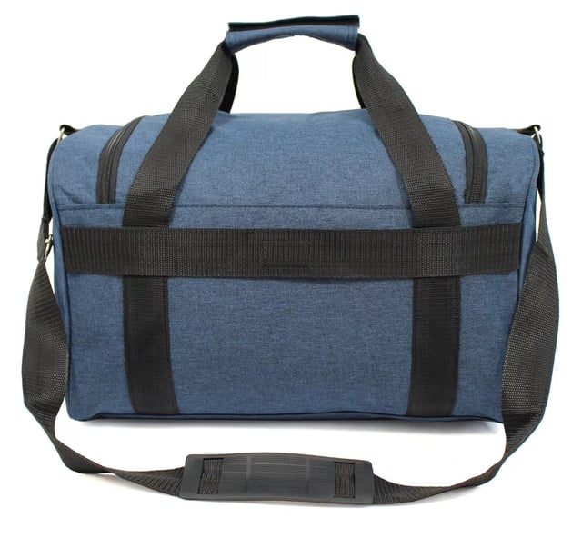 Bolsa de mano de 40 x 20 x 25 cm para debajo del asiento, ideal para Ryanair y Easy Jet. Holdall Carry On 40x 20 x 25cm Bolsa de cabina de viaje debajo del asiento para Ryanair, Easy Jet RYANAIR-FRIENDLY: diseñada específicamente para cumplir con los requisitos de equipaje de mano gratuito de Ryanair, lo que le ayuda a evitar cargos por equipaje adicional. También aprobada para cabina para otras aerolíneas importantes como British Airways, Emirates, Lufthansa, Virgin Atlantic, KLM y más. APROBADO PARA CABINA PARA LA MAYORÍA DE LAS AEROLÍNEAS: aprobado para uso en cabina con las principales aerolíneas, incluidas British Airways, Ryanair, EasyJet, Emirates, Jet2, KLM, Virgin Atlantic y otras. FIJACIÓN SEGURA: la correa trasera se ajusta de forma segura sobre cualquier asa telescópica de maleta. Simplemente suelte la tira de velcro y deslice la correa sobre el asa para un ajuste perfecto. ULTRALIGERA: hecha de material de poliéster ligero, esta bolsa pesa solo 350 g, lo que le permite maximizar su capacidad de empaque. CORREA DE HOMBRO AJUSTABLE: La correa ajustable para el hombro se puede extender hasta 105 cm (41 pulgadas) para un ajuste personalizado. DIMENSIONES: Alto: 20 cm | Ancho: 40 cm | Fondo: 25 cm. Capacidad: 20 litros.