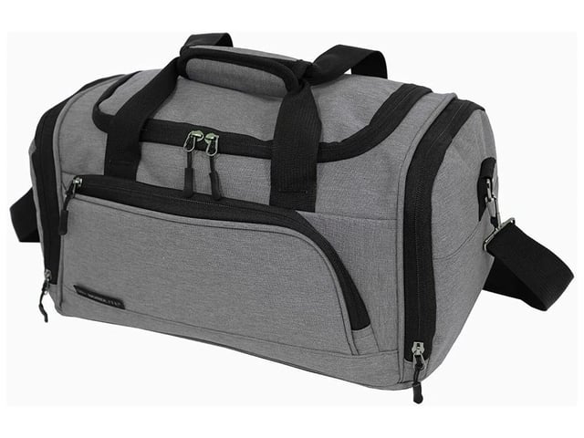 Bolsa de viaje Holdall Carry On 40x 20 x 25 cm debajo del asiento para Ryanair, Easy Jet COMPATIBLE CON RYANAIR: diseñada específicamente para cumplir con los requisitos de equipaje de mano gratuito de Ryanair, lo que le ayuda a evitar cargos por equipaje adicional. También aprobada para cabina por otras aerolíneas importantes como British Airways, Emirates, Lufthansa, Virgin Atlantic, KLM y más. APROBADO PARA CABINA PARA LA MAYORÍA DE LAS AEROLÍNEAS: aprobado para uso en cabina con las principales aerolíneas, incluidas British Airways, Ryanair, EasyJet, Emirates, Jet2, KLM, Virgin Atlantic y otras. FIJACIÓN SEGURA: la correa trasera se ajusta de forma segura sobre cualquier asa telescópica de maleta. Simplemente suelte la tira de velcro y deslice la correa sobre el asa para un ajuste perfecto. ULTRALIGERA: hecha de material de poliéster ligero, esta bolsa pesa solo 350 g, lo que le permite maximizar su capacidad de empaque. CORREA DE HOMBRO AJUSTABLE: La correa ajustable para el hombro se puede extender hasta 105 cm (41 pulgadas) para un ajuste personalizado. DIMENSIONES: Alto: 20 cm | Ancho: 40 cm | Fondo: 25 cm. Capacidad: 20 litros.