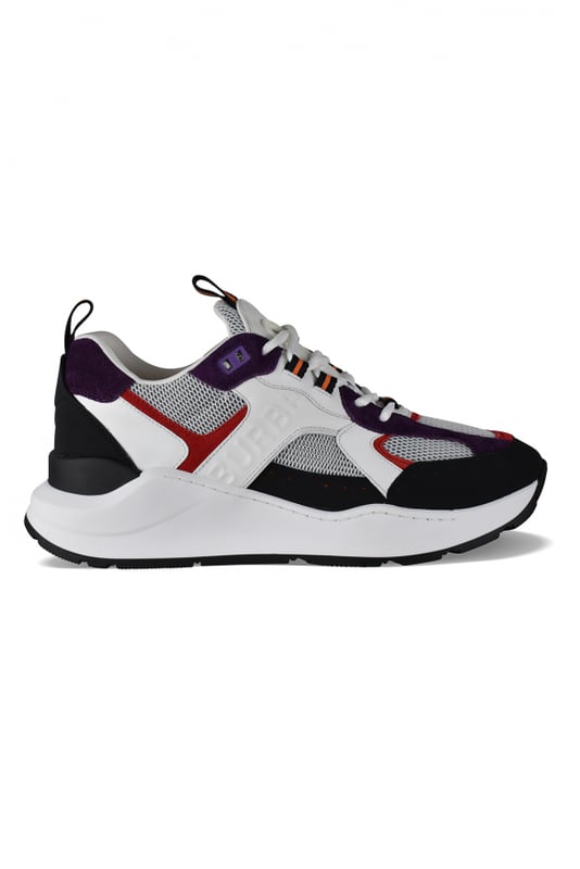 Burberry Sneakers Sean Gris Sneakers Burberry Sean en piel.Inserciones de ante y piel en negro, rojo, morado y blanco.Logotipo blanco estampado en el exterior. Logotipo blanco bordado en el talón.Cierre de cordones blancos.Suela gruesa de goma blanca.Made in Italy.
