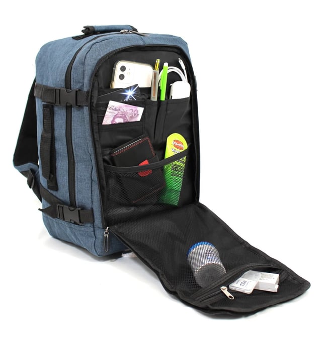 Mochila de cabina de 40 x 20 x 25 cm para Easy Jet y Ryanair. Mochila Mochila 40x20x25 cm Bolsa de viaje debajo del asiento para Easy Jet, Ryanair · CUMPLE CON RYANAIR Y LISTO PARA CABINA: Diseñado para adaptarse a los requisitos de equipaje de mano gratuito de Ryanair, lo que le permite evitar cargos adicionales. También está aprobado para su uso en cabina en otras aerolíneas importantes, incluidas British Airways, Emirates, Lufthansa, Virgin Atlantic, KLM y más. · APROBADO PARA LA MAYORÍA DE LAS PRINCIPALES AEROLÍNEAS: Compatible con las pautas de equipaje de mano para las principales aerolíneas como Ryanair, British Airways, EasyJet y otras, esta bolsa le ayuda a ahorrar dinero y reduce el estrés del viaje para una experiencia más fluida en el aeropuerto. · CALIDAD Y DURABILIDAD SUPERIORES: Fabricado con materiales de primera calidad, este bolso está diseñado para ser duradero, ofreciendo resistencia y confiabilidad de larga duración, lo que lo hace perfecto para viajes, uso en el gimnasio o actividades diarias. OPCIONES DE ALMACENAMIENTO VERSÁTILES: Con un espacioso compartimento principal, un bolsillo doble frontal y cinco bolsillos más pequeños, este bolso ofrece amplio espacio para guardar objetos esenciales como el teléfono, la cartera, las gafas y los libros, manteniéndolos organizados y fácilmente accesibles. DISEÑO CÓMODO Y FUNCIONAL: Diseñado con correas de hombro acolchadas y un práctico asa superior, este bolso garantiza comodidad sin sacrificar la funcionalidad, lo que lo convierte en el compañero ideal para cualquier viaje. ESPECIFICACIONES: Dimensiones: 40 x 25 x 20 cm | Peso: 480 g | Capacidad: 20 L