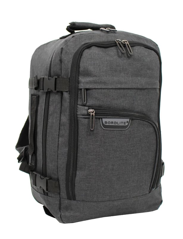 Mochila de cabina de 40 x 20 x 25 cm para Easy Jet y Ryanair. Mochila Mochila 40x20x25 cm Bolsa de viaje debajo del asiento para Easy Jet, Ryanair · CUMPLE CON RYANAIR Y LISTO PARA CABINA: Diseñado para adaptarse a los requisitos de equipaje de mano gratuito de Ryanair, lo que le permite evitar cargos adicionales. También está aprobado para su uso en cabina en otras aerolíneas importantes, incluidas British Airways, Emirates, Lufthansa, Virgin Atlantic, KLM y más. · APROBADO PARA LA MAYORÍA DE LAS PRINCIPALES AEROLÍNEAS: Compatible con las pautas de equipaje de mano para las principales aerolíneas como Ryanair, British Airways, EasyJet y otras, esta bolsa le ayuda a ahorrar dinero y reduce el estrés del viaje para una experiencia más fluida en el aeropuerto. · CALIDAD Y DURABILIDAD SUPERIORES: Fabricado con materiales de primera calidad, este bolso está diseñado para ser duradero, ofreciendo resistencia y confiabilidad de larga duración, lo que lo hace perfecto para viajes, uso en el gimnasio o actividades diarias. OPCIONES DE ALMACENAMIENTO VERSÁTILES: Con un espacioso compartimento principal, un bolsillo doble frontal y cinco bolsillos más pequeños, este bolso ofrece amplio espacio para guardar objetos esenciales como el teléfono, la cartera, las gafas y los libros, manteniéndolos organizados y fácilmente accesibles. DISEÑO CÓMODO Y FUNCIONAL: Diseñado con correas de hombro acolchadas y un práctico asa superior, este bolso garantiza comodidad sin sacrificar la funcionalidad, lo que lo convierte en el compañero ideal para cualquier viaje. ESPECIFICACIONES: Dimensiones: 40 x 25 x 20 cm | Peso: 480 g | Capacidad: 20 L