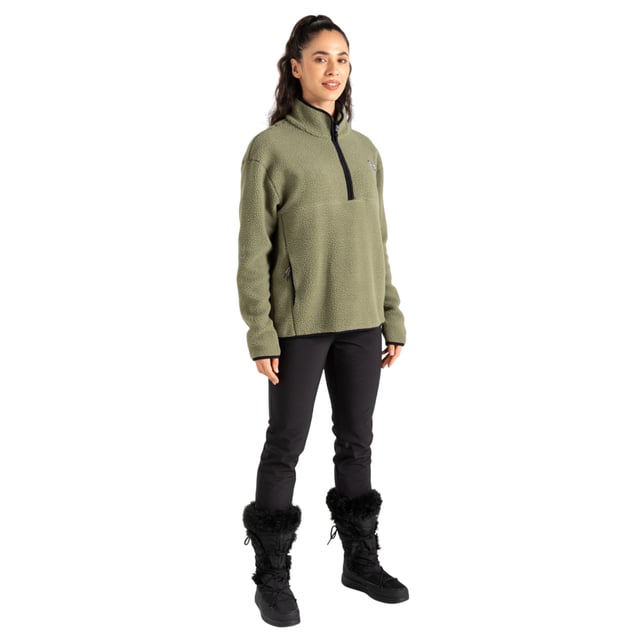 100% Polyester. Fabric: Borg, Fleece. Design: Logo, Plain. Trim: Contrast. Sleeve-Type: Long-Sleeved. Neckline: Standing Collar, Stretch Binding. Cuff: Stretch Binding. Pockets: 2 Lower Pockets. Fastening: Quarter Zip. Hem: Stretch Binding. Sustainability: Made from Recycled Materials. 8 UK: 32 in. 10 UK: 34 in. 12 UK: 36 in. 14 UK: 38 in. 18 UK: 43 in. 16 UK: 40 in.