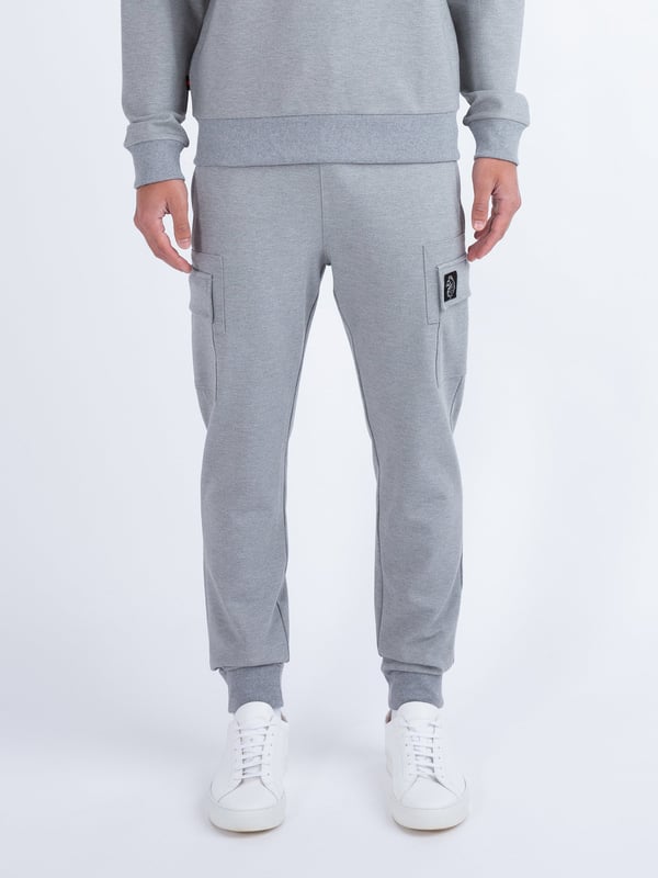 LUKE Mainline is all about creating well-crafted, premium wardrobe essentials and these joggers are a case in point. They feature a comfy drawcord waist, essential side zip pockets, a patch pocket on each leg and soft rib cuffs. They are detailed with dark pewter gloss trims and are complete with brands iconic raised metal lion felt badge on the left leg.