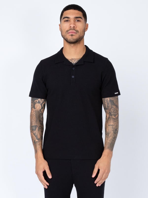 This polo from LUKE is a stylish addition to your smart-casual wardrobe. Crafted from a premium soft waffle, this piece is a clean-cut staple that features a cuban collar and button placket detailed with colour match horn buttons. The look is then complete with a subtle LUKE 1977 metal bar on the left sleeve.