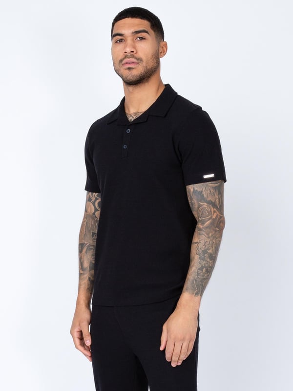 This polo from LUKE is a stylish addition to your smart-casual wardrobe. Crafted from a premium soft waffle, this piece is a clean-cut staple that features a cuban collar and button placket detailed with colour match horn buttons. The look is then complete with a subtle LUKE 1977 metal bar on the left sleeve.