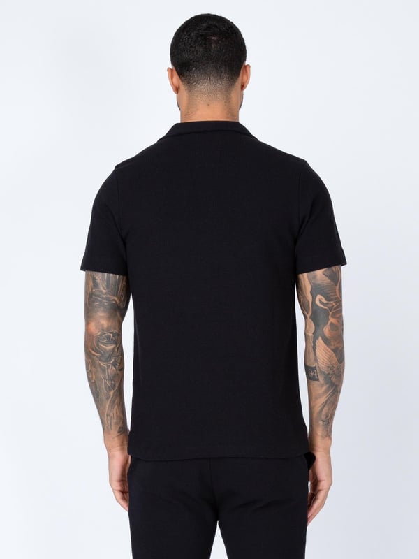 This polo from LUKE is a stylish addition to your smart-casual wardrobe. Crafted from a premium soft waffle, this piece is a clean-cut staple that features a cuban collar and button placket detailed with colour match horn buttons. The look is then complete with a subtle LUKE 1977 metal bar on the left sleeve.