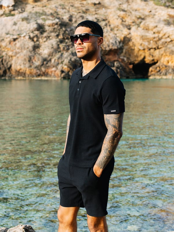 This polo from LUKE is a stylish addition to your smart-casual wardrobe. Crafted from a premium soft waffle, this piece is a clean-cut staple that features a cuban collar and button placket detailed with colour match horn buttons. The look is then complete with a subtle LUKE 1977 metal bar on the left sleeve.