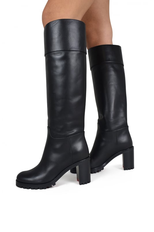 Louboutin Kari Lug 70 laarzen in zwart leer.Reikend tot aan de knieën.Naaddetails.Licht gekerfde rode zool.Hakhoogte: 7 cm.Made in Italy.