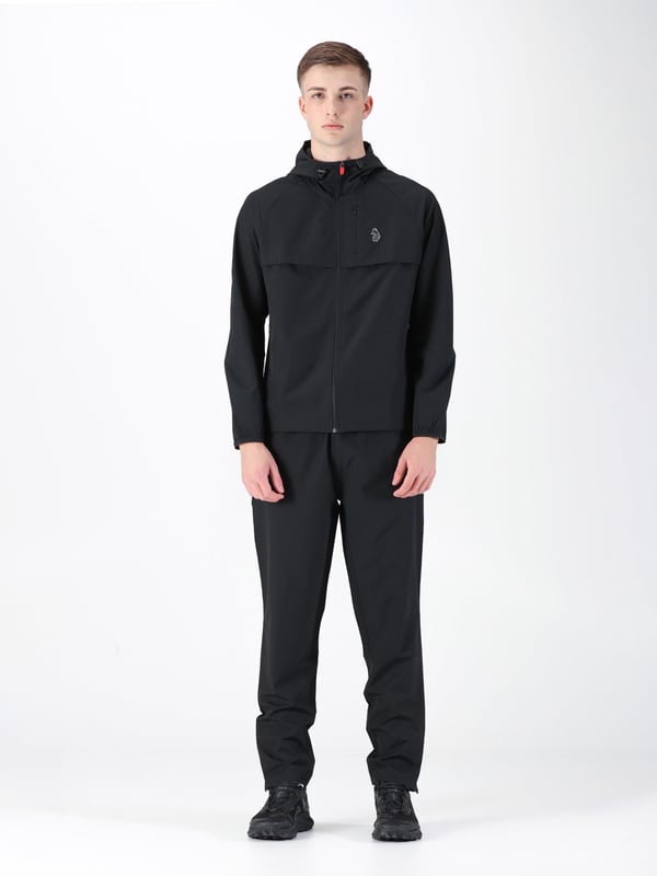 LUKE introduces this technical zip-through jacket and trouser set made using innovative fabrics. It is cut from a unique moisture wicking fabric that draws the moisture away from the body, so you stay cool and dry. This set is perfect for days at the gym or for training sessions.