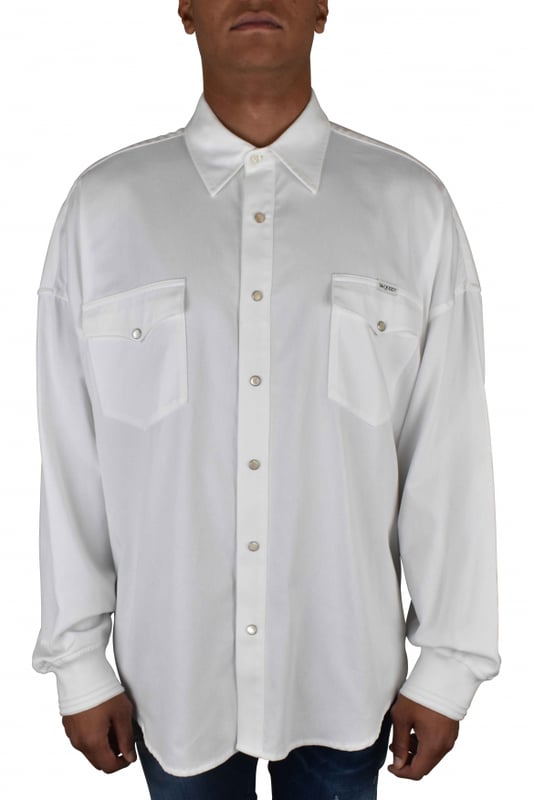 Camisa blanca de algodón Alexander McQueen.Bolsillos laterales en el pecho con cierre a presión.Etiqueta con logotipo en uno de los dos bolsillos.Cierre delantero con botones a presión.Made in Italy.