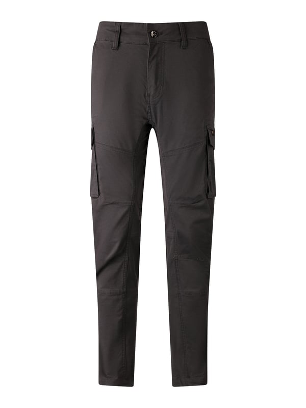 LUKE takes a utilitarian approach this season with these cargo pants. Crafted from a durable cotton twill, they come equipped with a multitude of pockets and feature multiple belt loops which helps to ensure the perfect fit. The brand's iconic LUKE est. 1977 woven badge sits on the left leg pocket to finish the look.