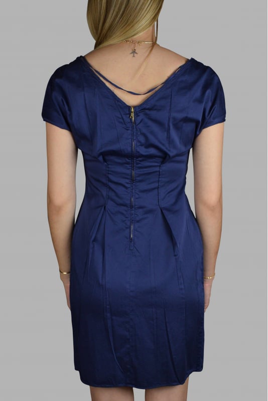 Vestido de algodón azul Prada.Cremallera dorada en la espalda.Detalles de costura.Made in Italy.