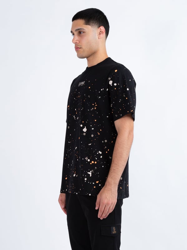 This stylish, paint splatter tee from LUKE is sure to be your go to this season. Cut to a relaxed fit, it is styled with a soft rib crew neck for all day comfort and features a LUKE EST. 1977 text print at the centre of the chest.