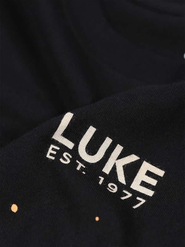 This stylish, paint splatter tee from LUKE is sure to be your go to this season. Cut to a relaxed fit, it is styled with a soft rib crew neck for all day comfort and features a LUKE EST. 1977 text print at the centre of the chest.