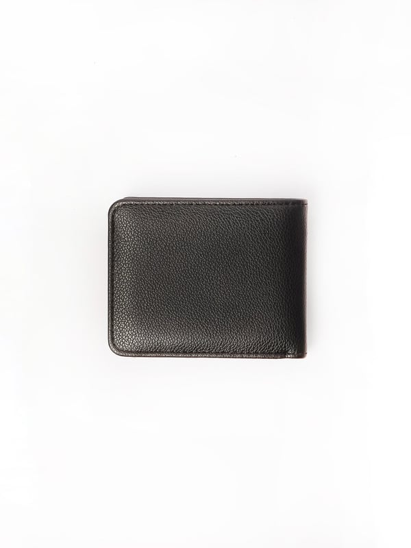 Elevate your accessory game with this stylish and essential set. The meticulously crafted ensemble includes a wallet and card holder and is the perfect addition to your collection. It could just as easily make a fantastic gift for those with style.