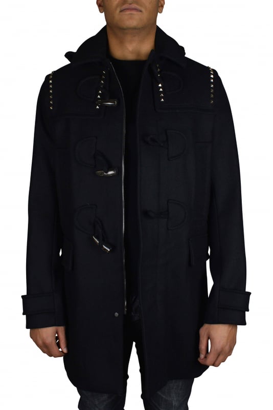 Zwart jack Valentino Garavani.Iconische studs op de schouders.4 zakken aan de voorkant.Knoopsluiting aan de voorkant.Gevoerde binnenkant.100% wol.Gemaakt in Italië.
