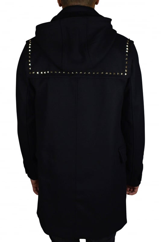 Zwart jack Valentino Garavani.Iconische studs op de schouders.4 zakken aan de voorkant.Knoopsluiting aan de voorkant.Gevoerde binnenkant.100% wol.Gemaakt in Italië.