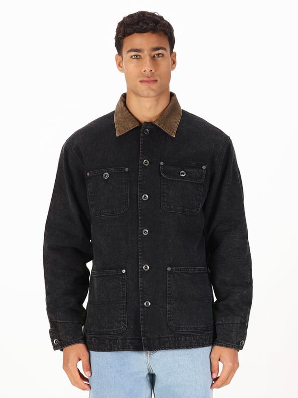 An absolute transitional wardrobe staple, LUKE introduces this expertly crafted denim shacket. Perfect for layering in the cooler months. It sports a stylish contrast cord collar. Its styled with two chest pockets that feature LUKE denim buttons and two lower front open pockets for all of your essentials. It is then lined with a stylish checked premium cotton fabric for your comfort.