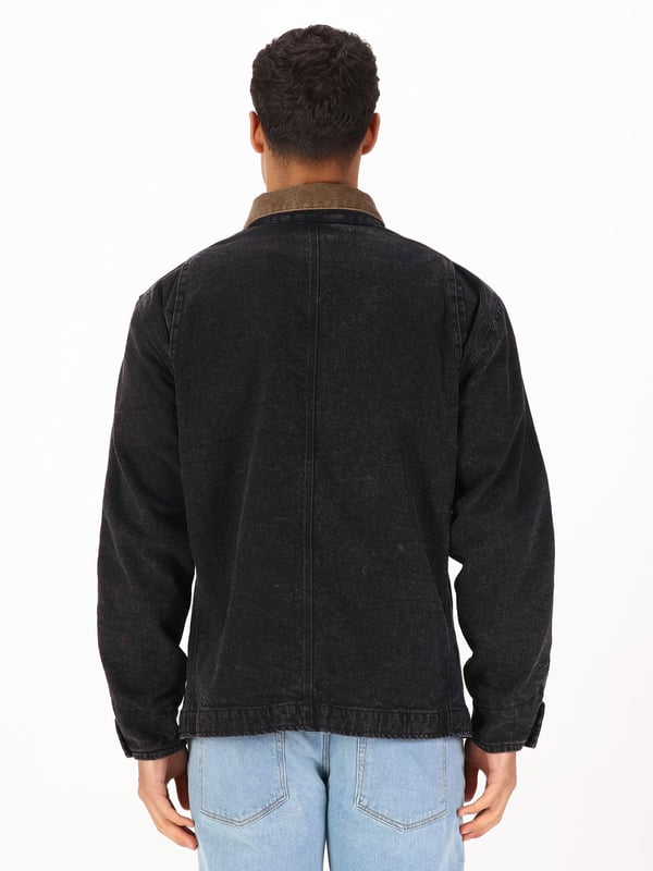 An absolute transitional wardrobe staple, LUKE introduces this expertly crafted denim shacket. Perfect for layering in the cooler months. It sports a stylish contrast cord collar. Its styled with two chest pockets that feature LUKE denim buttons and two lower front open pockets for all of your essentials. It is then lined with a stylish checked premium cotton fabric for your comfort.