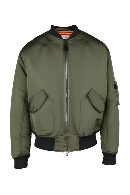 Chaqueta bomber Alexander McQueen de nailon caqui.Logotipo naranja en la espalda.Cierre de cremallera.Bolsillo con cremallera en la manga.Bolsillos laterales.Puños elásticos de canalé.Made in Italy.